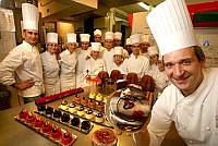 Padova - Pasticceria Biasetto- Luigi e Alessandro Biasetto Maestri cioccolatieri con il loro staff e la famosa torta dei 7 Veli Foto Gianluca Moggi/Sestini